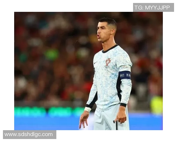 足球明星身着西装出席活动是否会感到炎热与不适的探讨